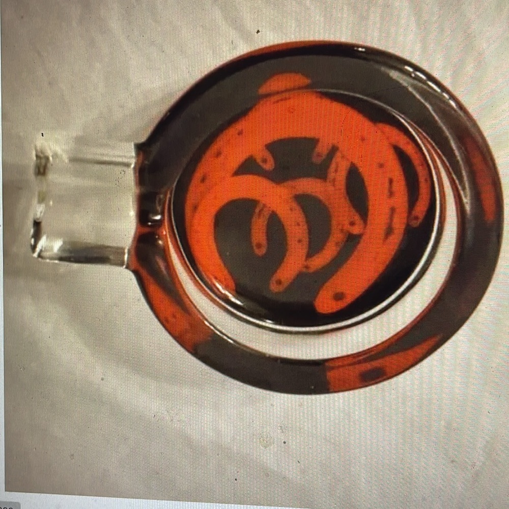 VTG Marlboro ashtray, black with red horseshoes